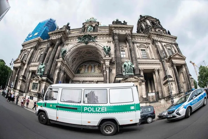 Die Kirche wurde weitflächig abgesperrt, abgesehen vom Österreicher gab es keine Verletzten.