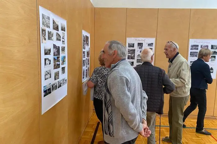 So gab es eine Fotoausstellung, bei der alte und neue Fotos aus dem Gemeindeleben zu sehen waren.