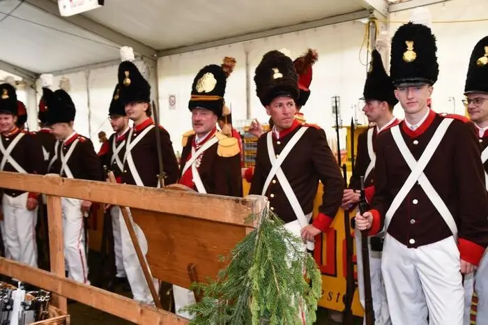 Die Feierlichkeiten starteten bereits am Samstag mit dem Eintreffen zahlreicher Fahnenabordnungen aus dem Bezirk Murau und der Prangschützengarde Goldegg. Nach einer Andacht mit Kranzniederlegung am Kriegerdenkmal sorgten der Musikverein Ranten und das „Rinegger Quintett“ im Festzelt für Stimmung bis in die Morgenstunden.