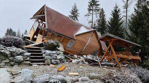 Das Holzhaus wurde vollständig zerstört