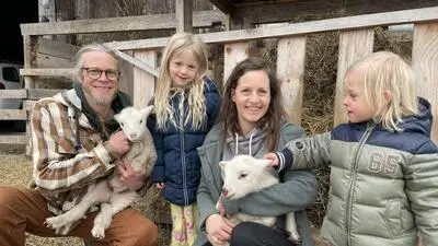 Désirée und Kai Behrens mit ihren Kindern Juna und Levi