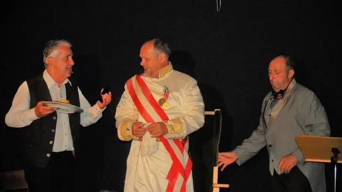 Viel Beifall erhielten Valentin Kulmer, Hans Rogan und Gerhard Mayer für den Sketch "Wir sind Kaiser".