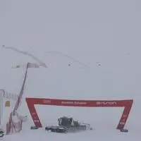 Ein Bild mit Symbolcharakter: Das Ziel der Abfahrt in Zermatt ist in Sicht - doch gefahren werden kann nicht 
