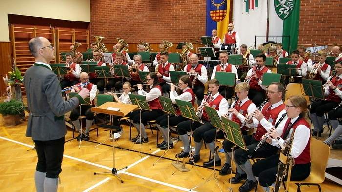 Die Marktmusikkapelle "Erzherzog Johann" Edelschrott lud am Ostersonntag zum 59. Wunschkonzert und der Kultursaal war bestens besucht.