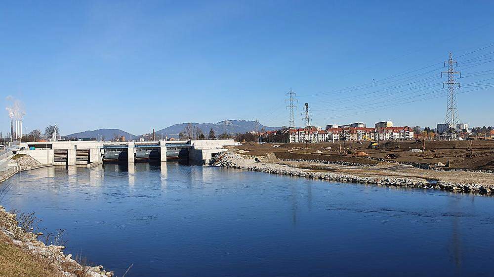 Das Murkraftwerk in Graz-Puntigam ist seit Herbst 2019 in Betrieb, im Sommer 2021 soll der Park daneben fertig sein
