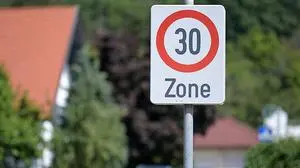 2022 wurde in Österreich durchschnittlich alle 20 Minuten ein Mensch bei einem Verkehrsunfall im Ortsgebiet verletzt