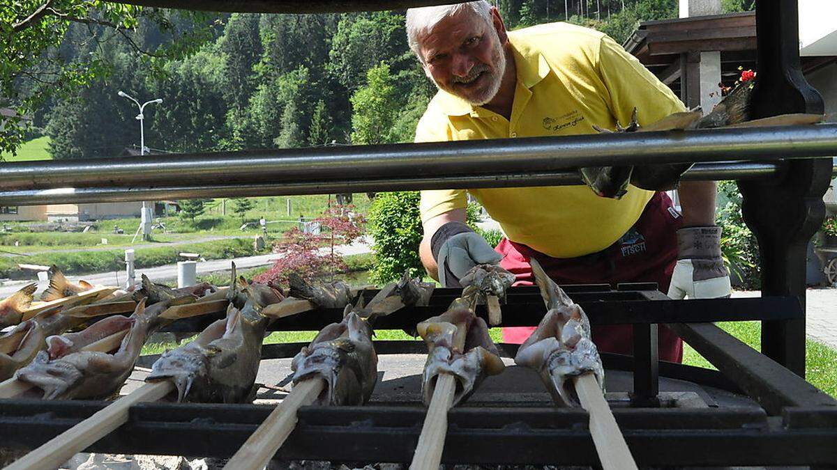 Der Steckerlfisch ist bei Fischfans seit Jahren beliebt