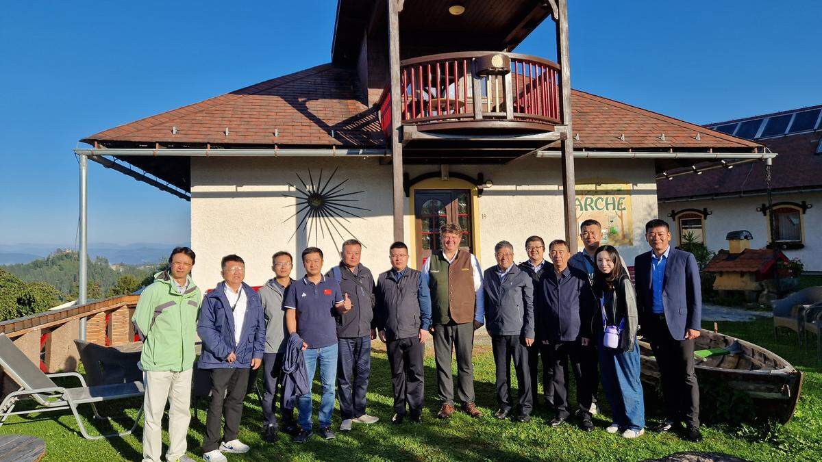 Ilmar Tessmann (Mitte) mit der chinesischen Delegation