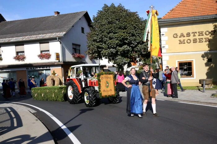 Absoluter Höhepunkt der Feierlichkeiten war zweifelsohne der große Erntedankumzug am Sonntag durch den Markt.