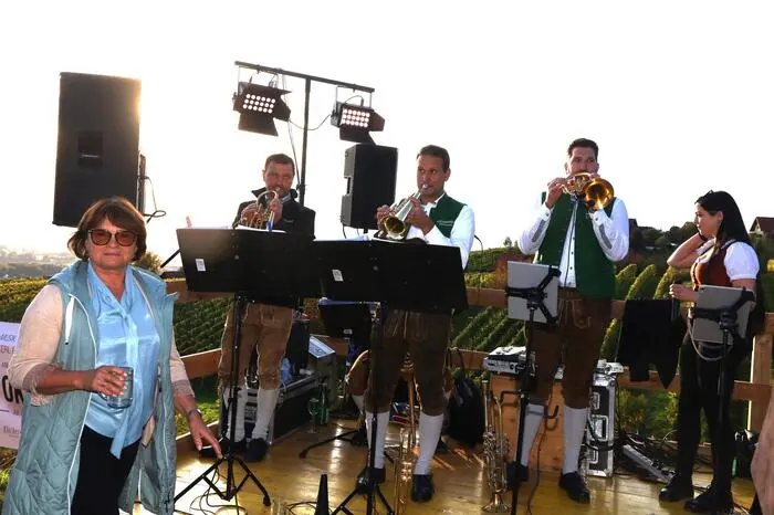 Für beste Stimmung sorgte die Musikgruppe „Weinberger Böhmische“, die am Samstag mit Blasmusik im Sound der Zeit den Weinberg rockte. Am Tag darauf begeisterte die Band „eXcite music Didi Bresnig“ 
