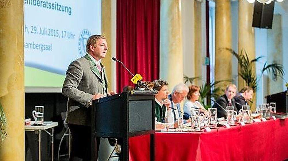 Bürgermeister Günther Albel beoi seinem Plädoyer für die Therme