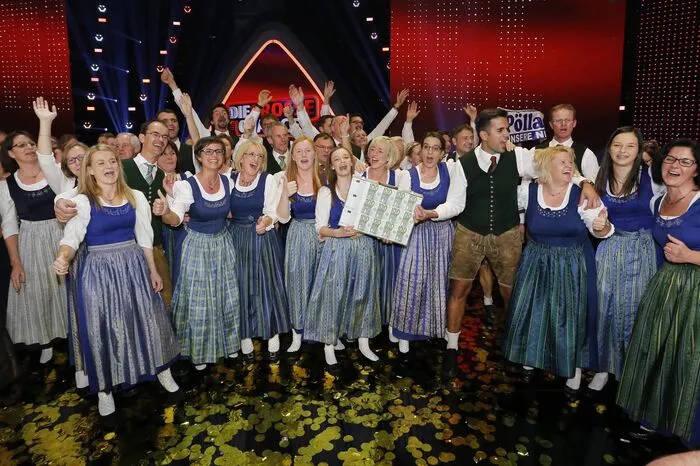 Mitten in der Nacht wurde der Sängerrunde noch ein Empfang bereitet.