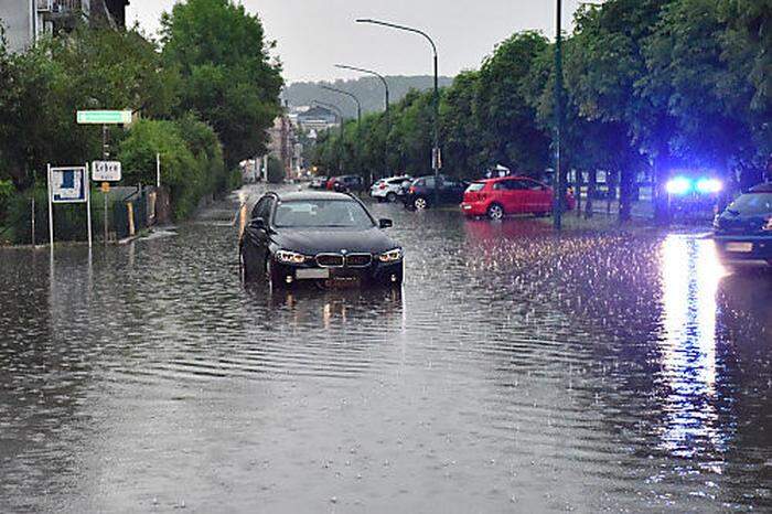 Überflutete Straßen in der Innenstadt von Gmunden