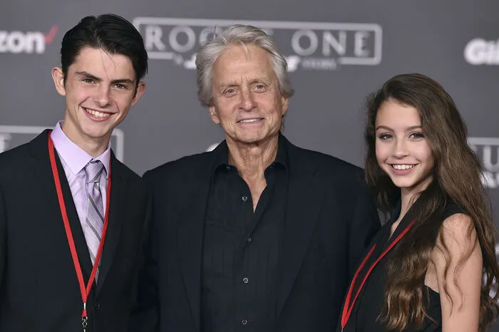 Die Promi-Dichte am Roten Teppich war hoch: Michael Douglas mit seinen Kindern Dylan und Carys.