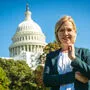 Die grüne Klima- und Energieministerin Leonore Gewessler vor dem Kapitol in Washington