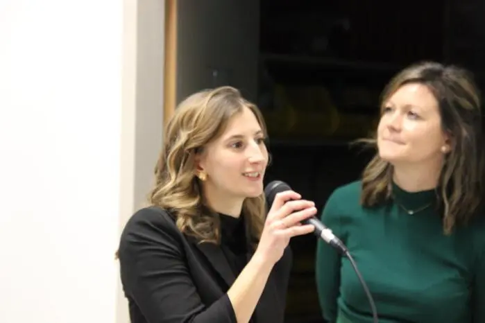 ... Magdalena Puchleitner als Projektleiterinnen sowie Reindl als Obfrau des Vereins eröffneten das Haus der Technik mit Vertretern der Stadtgemeinde Feldbach, zahlreichen Firmen ... 