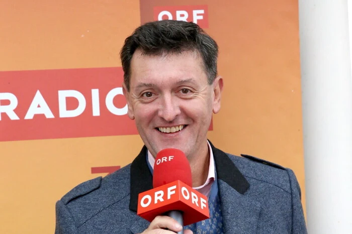Und so schlug der ORF mit Moderator Seppi „Ruckizucki“ Rukavina (Foto) für eine Stunde seine Zelte in der Dr.-Arthur-Lemisch-Straße 57 auf. 