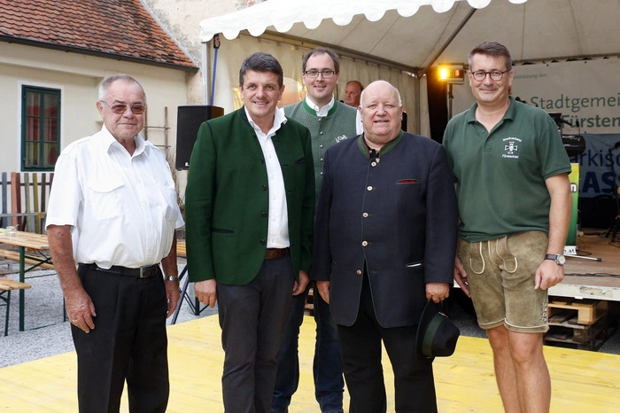 ...Bürgermeister Franz Jost und Militärseelsorger Oberst Peter Paul Pergler.