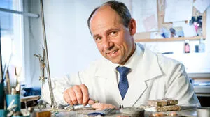 Ausgebildet von einem Mönch, bringt Juwelier Michael Wieser  durchaus weltliche Freuden