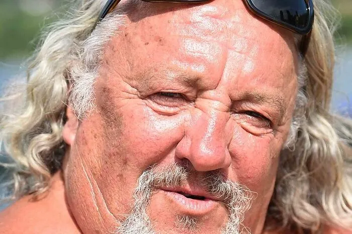 Rudolf Lehnert: "Ich komme seit 30 Jahren hierher und habe eine Saisonkarte. Ich wäre für den Neubau gewesen. Aber schon, als ich von den Kostenvorstellungen für den Abriss gehört habe – ich war im Baugewerbe – musste ich lachen. Die waren ja meilenweit entfernt von realistischen Summen. Es ist schade, dass jetzt nicht gebaut wird. Aber sollen sie halt so weiterwurschteln. Man müsste ein Gesamtkonzept machen und alle Leute einbinden, auch den Gastronomiepächter. Und man müsste für die Kinder was machen."