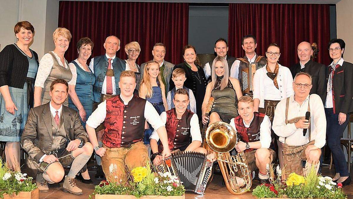 Zahlreiche Künstler beteiligten sich am Konzert für eine Pöllauer Familie