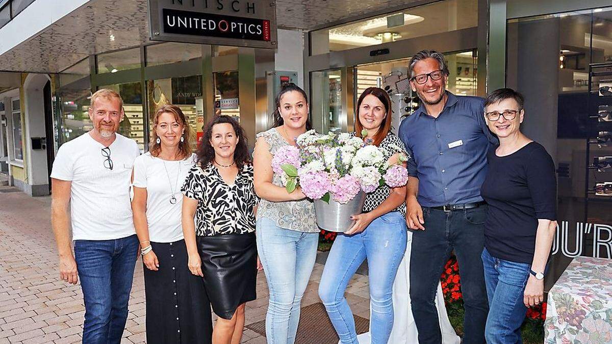 Günther Altersberger, Carmen Maier, Andrea Zraunig, Lara Huber, Daniela Baumgartner, Daniel Kuschinsky, Barbara Kreiner bei Optik Nitsch in der Bahnhofstraße