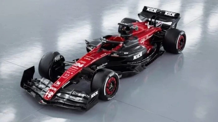Alfa Romeo: Der Alfa Romeo C43 kommt im Vergleich zu seinem Vorgänger in einem neuen Farbenkleid daher. Die Lackierung des in der Schweiz entwickelten Boliden der Sauber-Gruppe ist in Schwarz und Rot statt wie bisher in Weiss und Rot gehalten