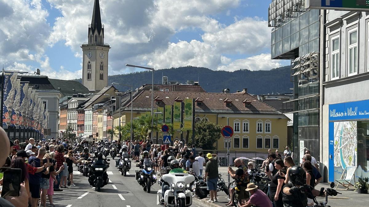 10.000 Biker fuhren im Konvoi wieder durch die Region Villach