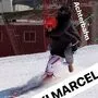 Marcel Hirscher nahm Freundin Laura Moisl auf der Piste Huckepack mit.