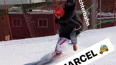 Marcel Hirscher nahm Freundin Laura Moisl auf der Piste Huckepack mit.