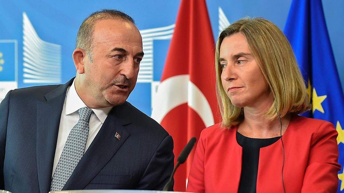 Cavusoglu (links), Mogherini