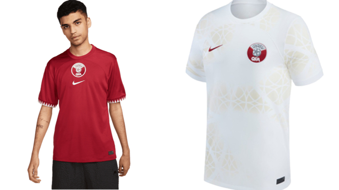Das Heimtrikot des Gastgebers Katar ist überwiegend in Rot gestaltet - bereitgestellt von Nike. Im Gegensatz zu den meisten anderen Trikots befindet sich hier das Verbandslogo nicht neben, sondern über dem Ausrüsterlogo. Das Auswärtstrikot ist weiß und zeigt an verschiedenen Stellen goldene Musterungen.