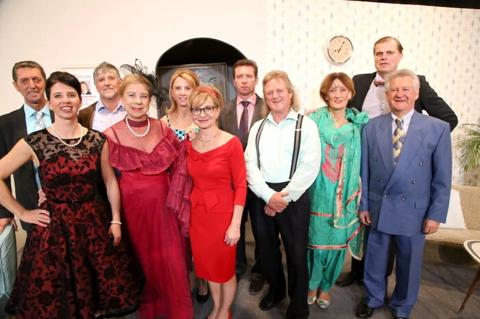 Übrigens: Unter der Regie von Robert Putzinger brillierten auf den Brettern, die die Welt bedeuten: Robert Rainer, Margot Wutte, Claudia Koschier, Harald Wiedermann, Evelin Rinner, Pius Sonnberger, Verena Rainer, Günter Edlinger, Angelika Steiner, Edith Defner-Rainer, Adam Tamegger, Alois Dröscher sowie Inge Koschier.  