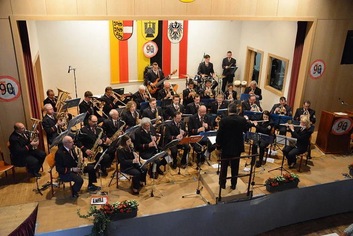 Der jubilierende Eisenbahner Musikverein der Trachtenkapelle Arnoldstein beim Festkonzert.