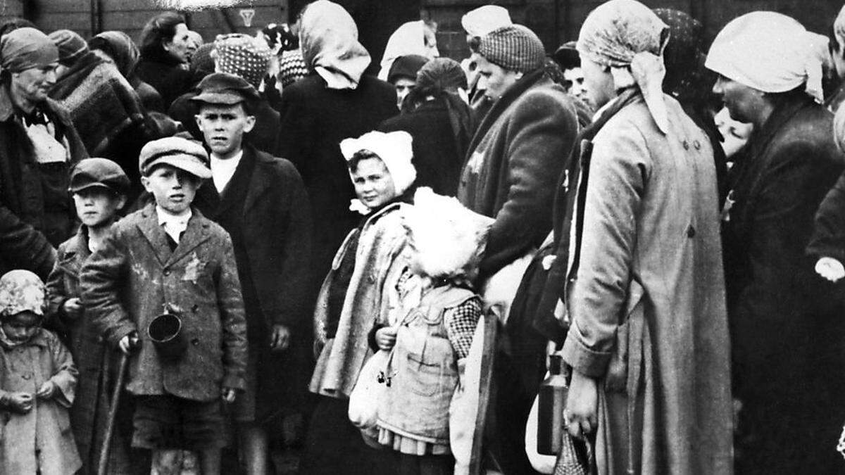 Kinder bei ihrer Ankunft in Auschwitz
