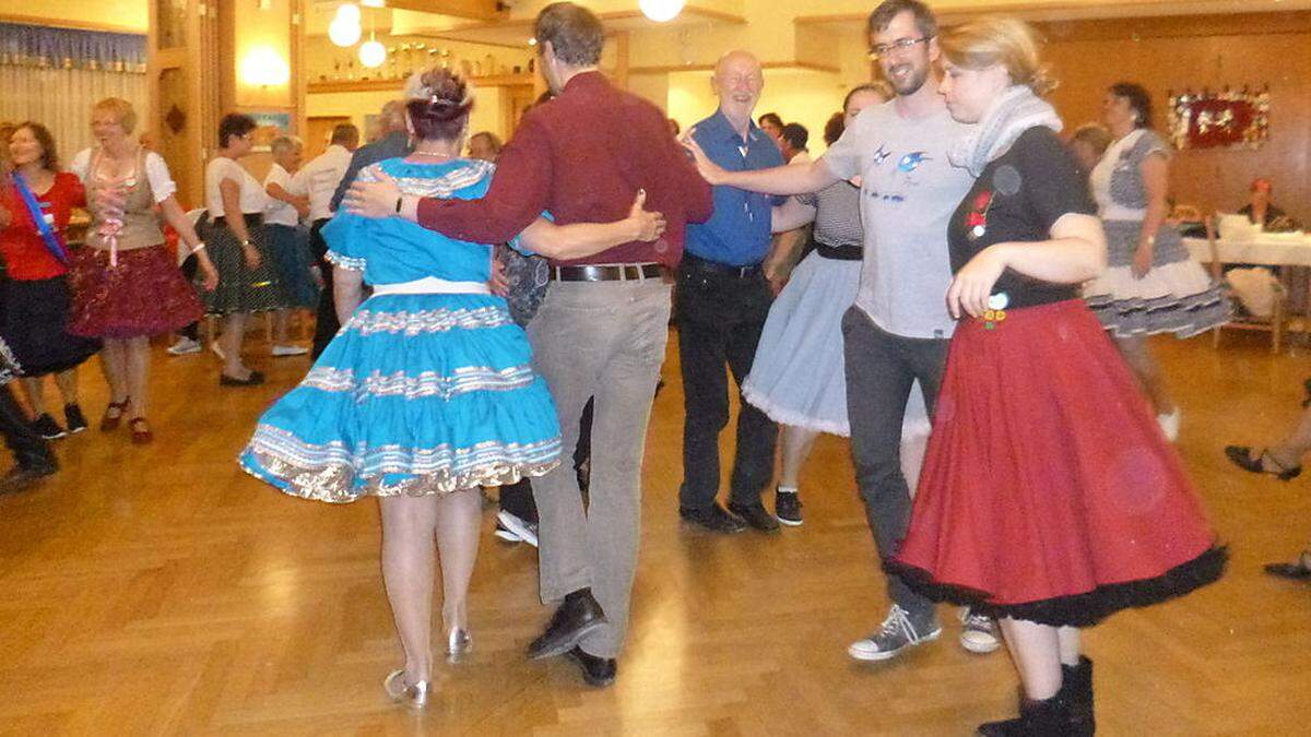 Die Faszination des Squaredance führte zur Gründung des Klubs Austyrias