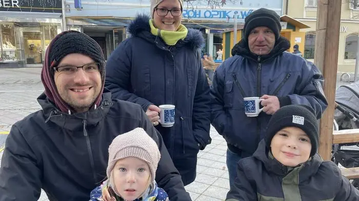 Zahlreiche Besucherinnen und Besucher bevölkerten den Hauptplatz.