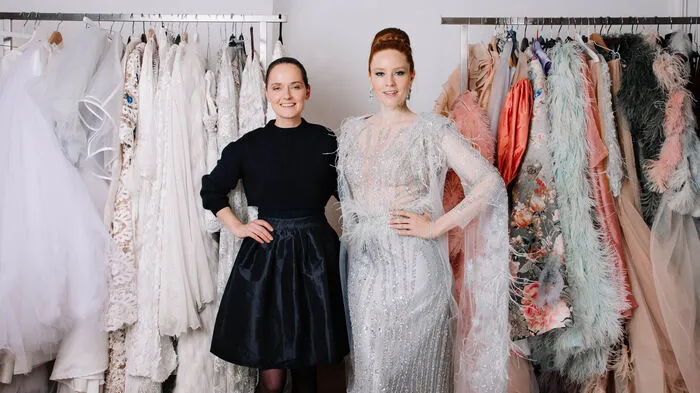 Eva Poleschinski designte ein Kleid für Model Barbara Meier