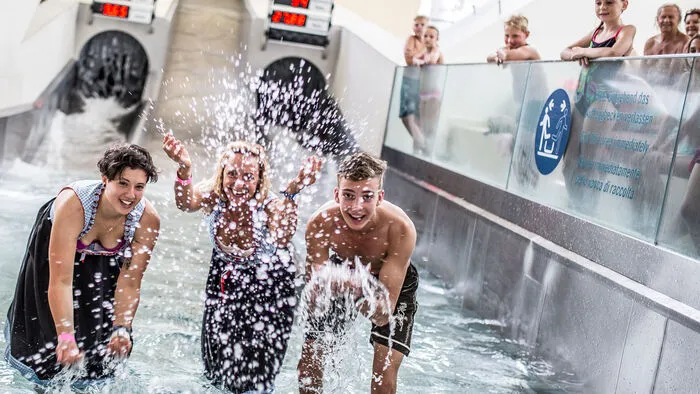 Das schnellste Dirndl und die schnellste Lederhose wurden beim 2. Wettrutschen in der Kärnten-Therme gesucht