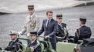  News Bilder des Tages France s President Emmanuel Macron and French Armies Chief Staff General Francois Lecointre stand in the command car as they review troops before the start of Bastille Day military parade on the Place de la Concorde in Paris, France, 14 July 2020 PUBLICATIONxNOTxINxFRA Copyright: xLucxNoboutx