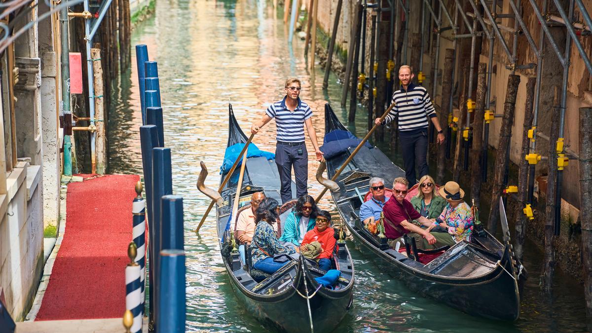 Gondoliere und ihre Boote prägen seit jeher das Stadtbild von Venedig