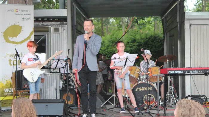 Musikschuldirektor Daniel Weinberger freute sich mit seinem Lehrerkollegium (Pressl, Wohofsky, Heller, Vallant) über den gelungenen Abend.