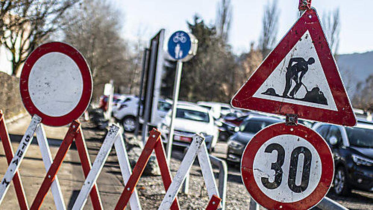 Die L 113, Niederalplstraße, muss für Asphaltierungsarbeiten gesperrt werden. (Sujet)