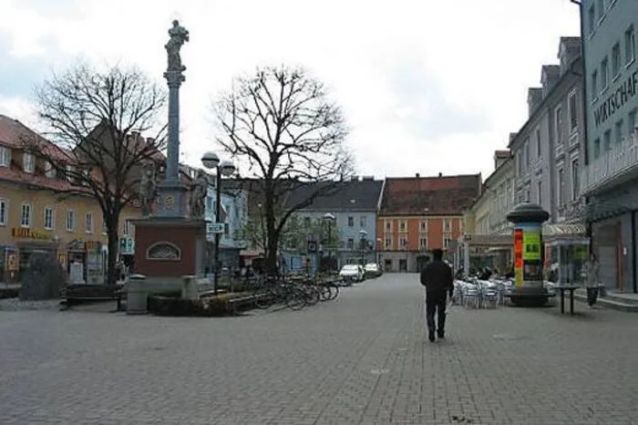 Person unter Fahrzeug eingeklemmt: Einsatzkräfte mussten am 31. Jänner zu einem schweren Verkehrsunfall in Knittelfeld ausrücken.