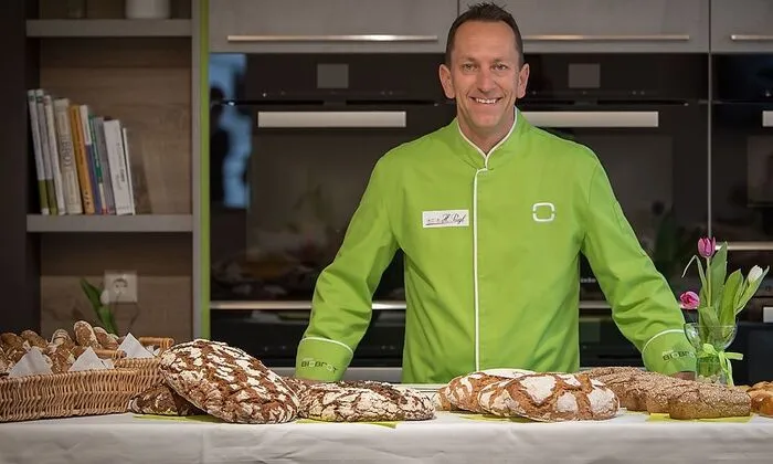 Christian Ofner betreibt die erste steirische Backschule in Gleisdorf