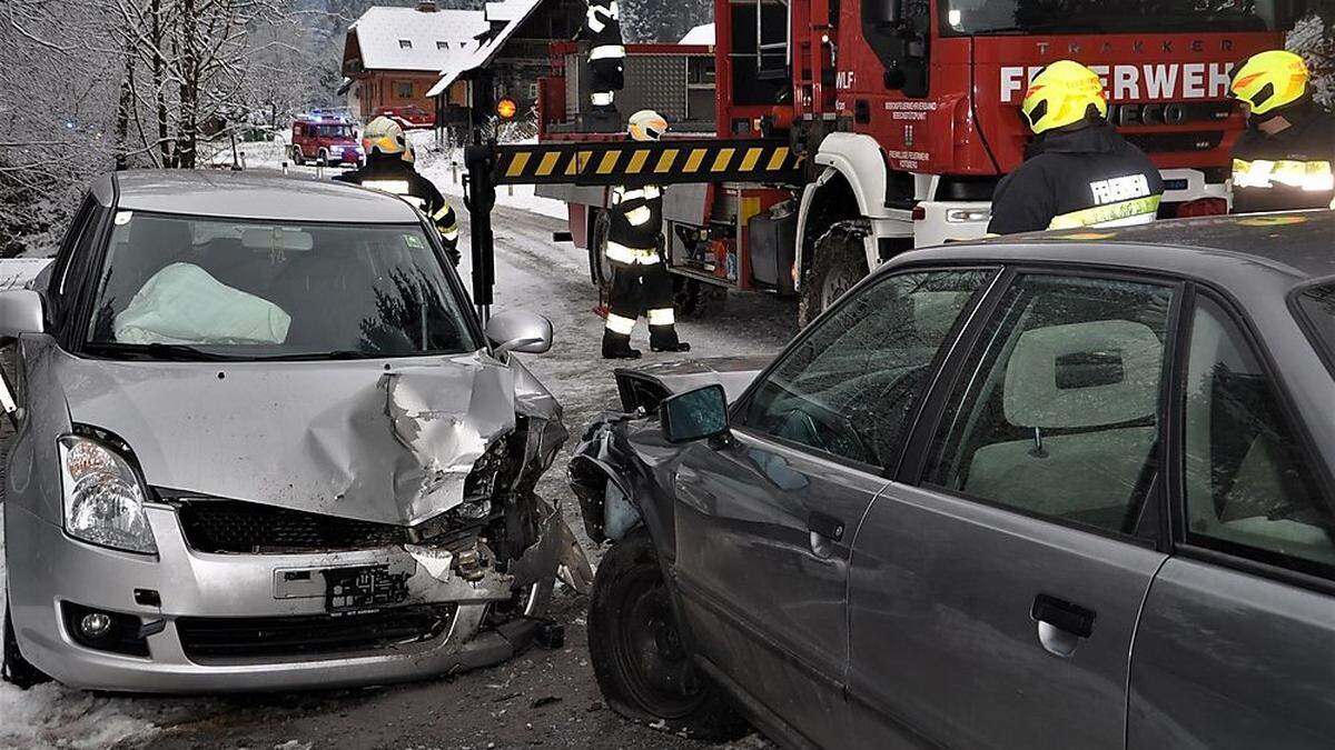 Die beiden Pkw krachten auf der Gößnitztalstraße in Rosental frontal zusammen