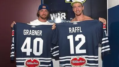 Die blau-weiße "Panier" steht ihnen. Im VSV-Test gegen Stavanger Oilers sind die NHL-Spieler Michael Grabner und Michael Raffl dabei. Eine einmalige Chance für alle Fans