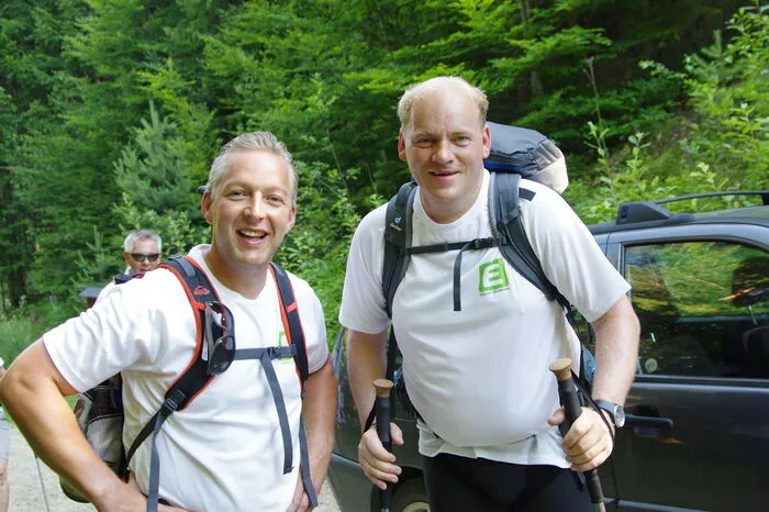 Andreas Doppelhofer und Frontmann Fritz Kristoferitsch kamen beim Anstieg zum Pilgerkreuz ordentlich ins Schwitzen.