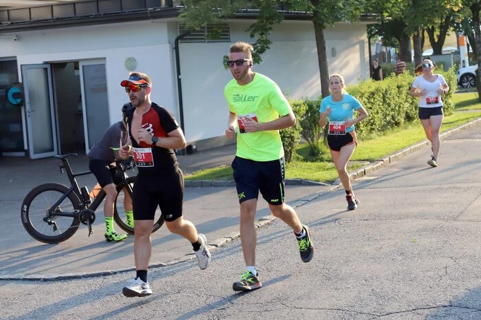 Der Company Triathlon gab den feierlichen Startschuss