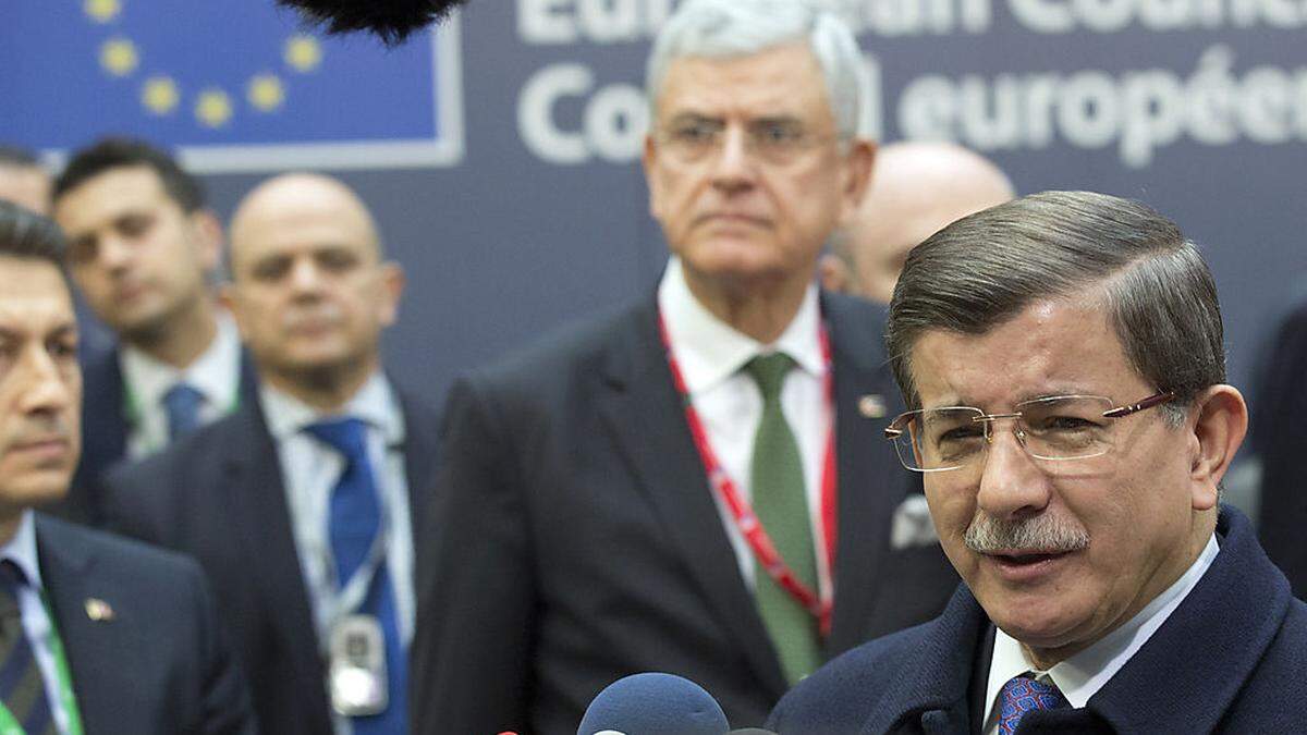 Premierminister Agmet Davutoglu vor seinen Gesprächen mit EU-Ratspräsident Donald Tusk, Kommissionspräsident Jean-Claude Juncker und dem holländischen Premierminister Mark Rutte